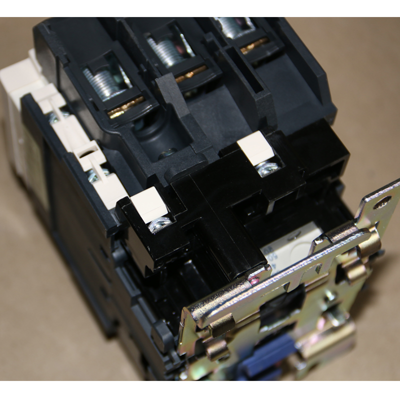 交流接触器LC1D95Q7C0102.jpg